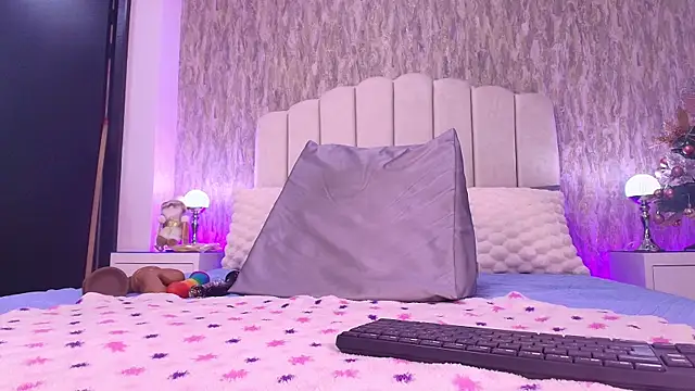 raven lilith  online show from December 3, 3:09 am