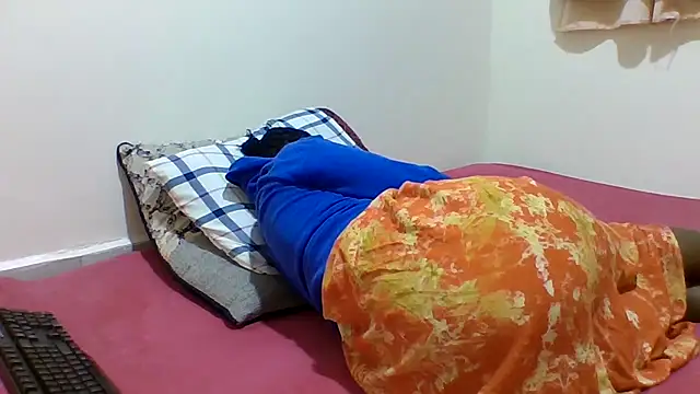 sweetelle09 online show from July 28, 2:20 am