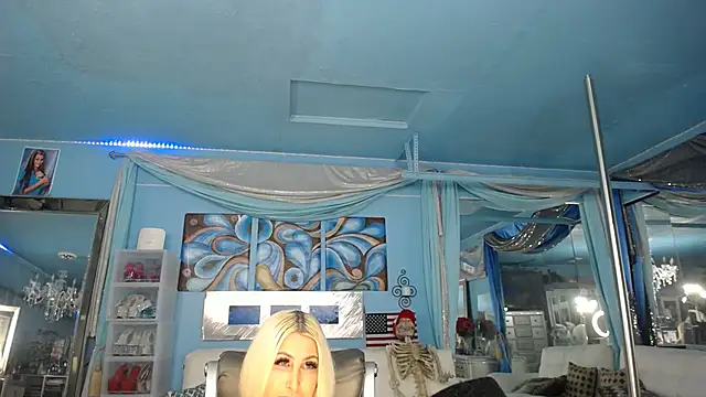 ADRIANNA FOX online show from August 3, 2:37 am