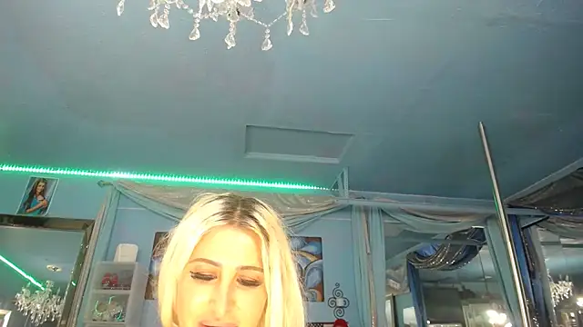 ADRIANNA FOX online show from June 27, 5:08 pm
