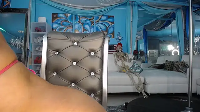 ADRIANNA FOX online show from April 29, 9:56 am