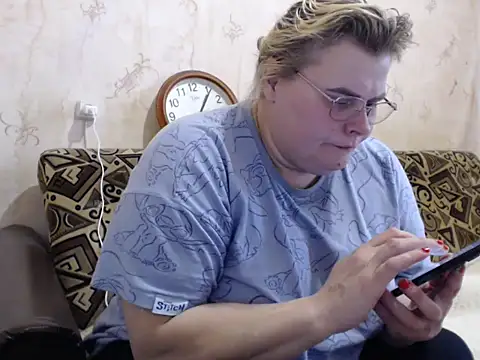 Ameliabusty online show from November 12, 11:08 am