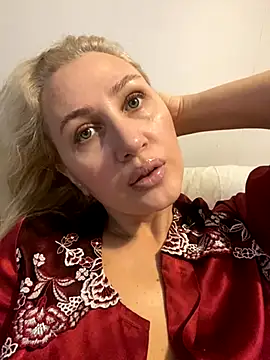 YourBlondee online show from November 5, 2:28 am