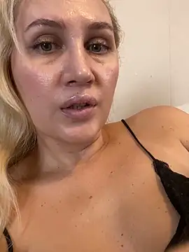 YourBlondee online show from November 28, 4:37 am