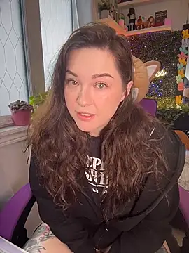 JennKenobi online show from March 13, 3:24 pm