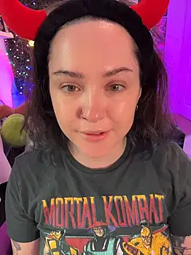 JennKenobi online show from June 10, 2:27 pm