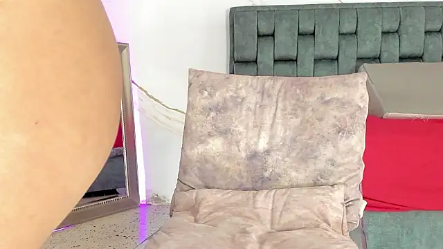 IsiisLovei online show from February 9, 4:20 pm