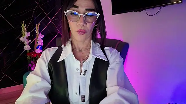 crisstal miler online show from April 29, 6:35 pm