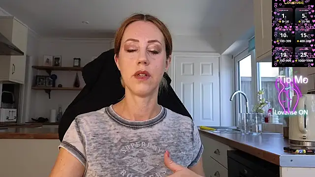 stripmequick online show from June 25, 9:13 am