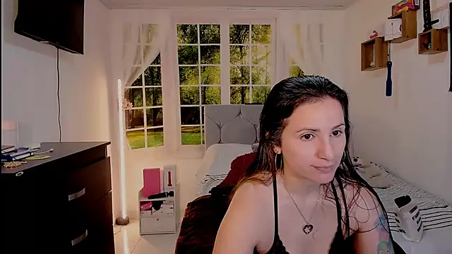 vanessabrown  online show from July 7, 3:59 pm