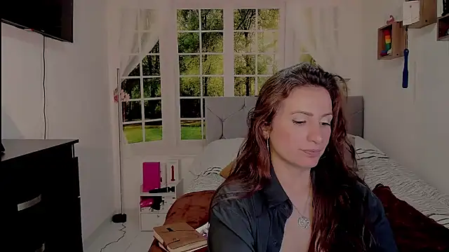 vanessabrown  online show from June 11, 7:32 pm