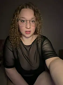 EmmieRae online show from March 17, 3:10 am