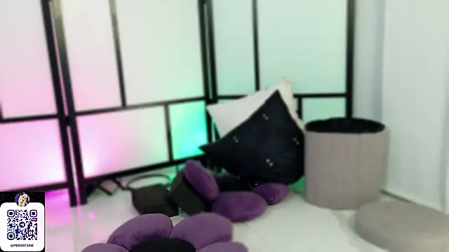 damnliciousss online show from May 1, 1:09 am