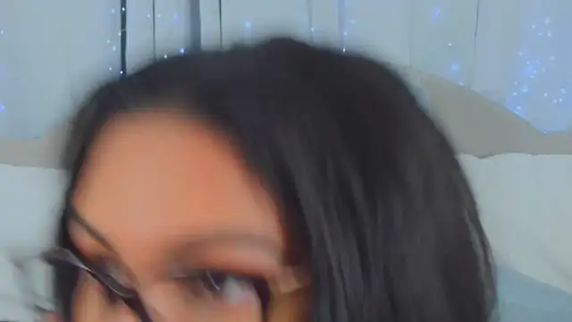 MeghanXO online show from March 9, 1:47 pm