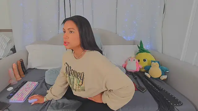 MeghanXO online show from June 15, 1:55 pm