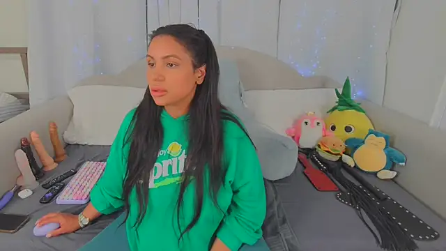 MeghanXO online show from July 11, 3:01 pm