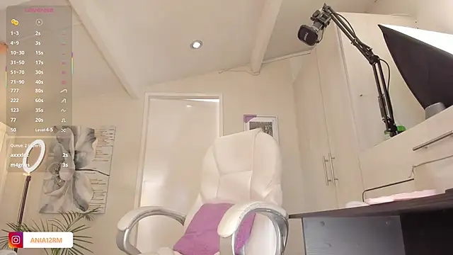 catalinasaiz online show from October 19, 1:57 pm