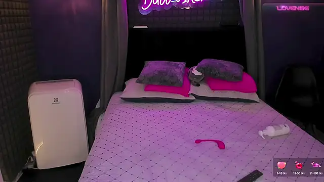 bull vixen2001 online show from October 5, 1:05 pm