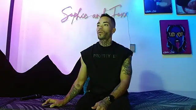 SophieFoxx17 online show from August 4, 12:11 pm