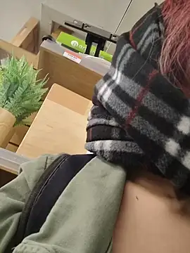  Laary online show from December 18, 8:57 pm