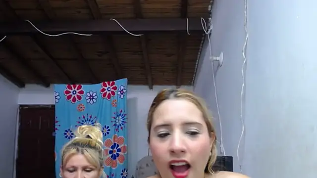 Snapshot of Nicolle_Milf chatting on October 13, 7:38 pm Nicolle Milf online show from October 13, 7:38 pm