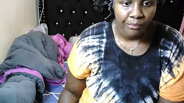 Toomuchbooty33 online show from July 10, 7:20 am