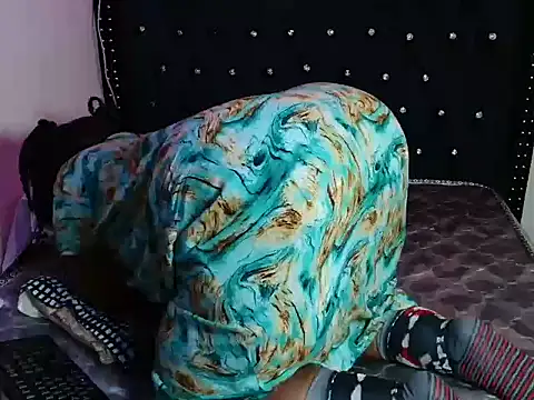 Toomuchbooty33 online show from November 28, 7:28 pm