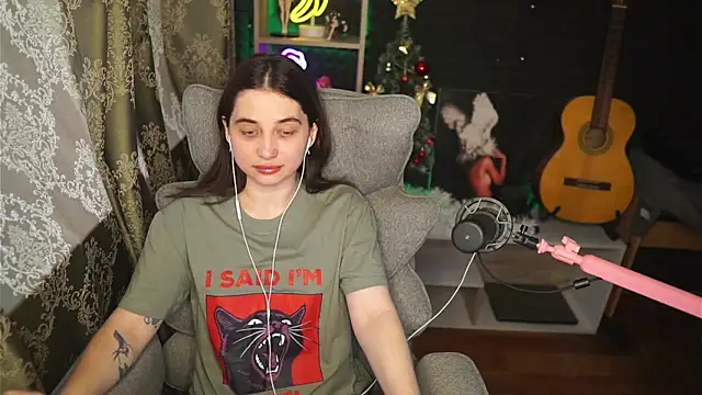 delicatedBailey online show from July 25, 11:39 am