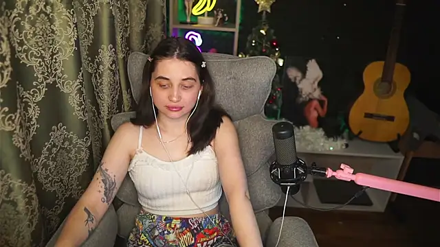 delicatedBailey online show from July 23, 3:04 am
