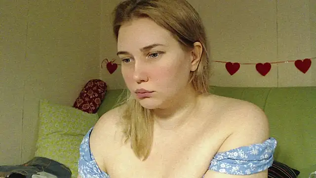mmmPinUpGirl online show from March 5, 5:31 pm
