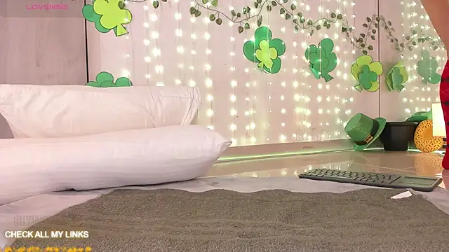 ohyesly  online show from March 5, 10:22 am