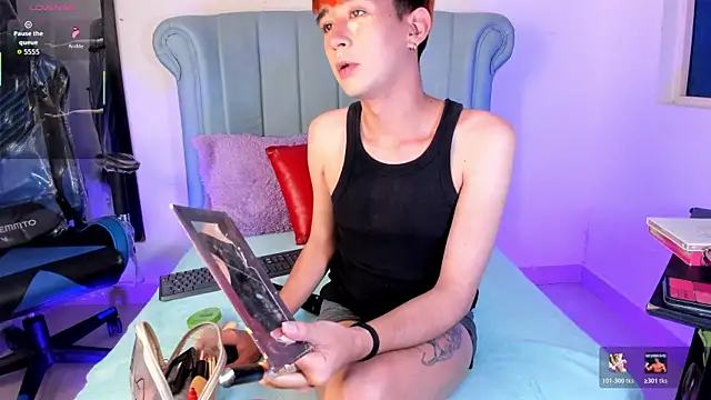 Chris boy  online show from June 9, 7:19 am