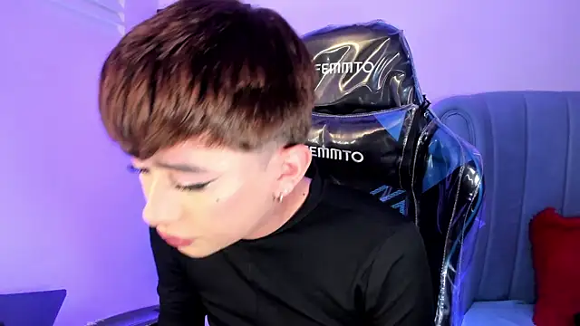 Chris boy  online show from February 21, 1:56 pm