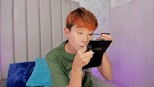 Chris boy  online show from June 19, 1:58 pm