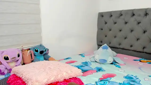 Elizabeth 18  online show from November 2, 4:38 am