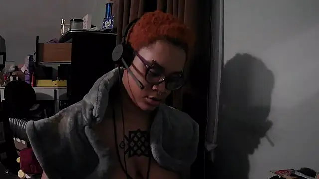 nickytheehawtie online show from May 1, 2:26 am