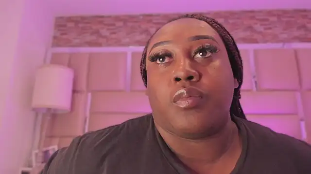 ShaniaBrownn online show from June 5, 7:42 pm