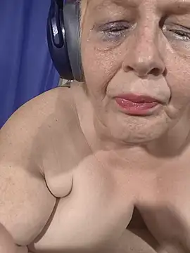 DavisDesires online show from August 4, 12:33 pm