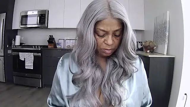 MSweetLindaParks online show from July 16, 6:01 pm