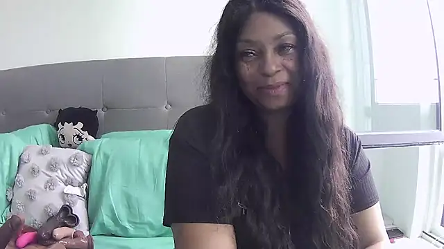 MSweetLindaParks online show from June 27, 6:36 pm