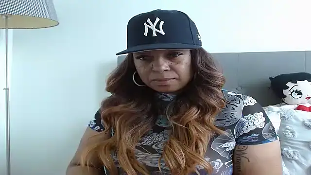 MSweetLindaParks online show from April 22, 7:11 pm