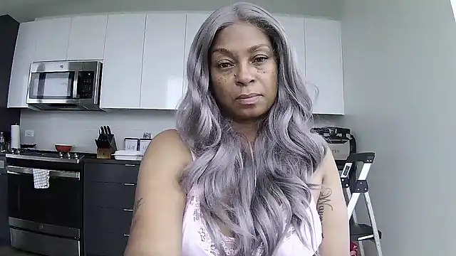 MSweetLindaParks online show from July 7, 11:24 am