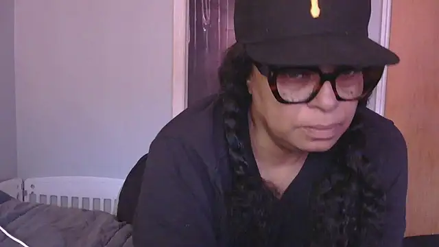 MSweetLindaParks online show from December 17, 6:23 pm