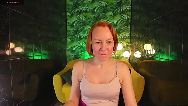 Snapshot of NikaGentle chatting on December 2, 7:10 am NikaGentle online show from December 2, 7:10 am