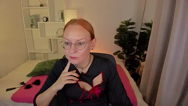 Snapshot of NikaGentle chatting on September 15, 1:30 pm NikaGentle online show from September 15, 1:30 pm