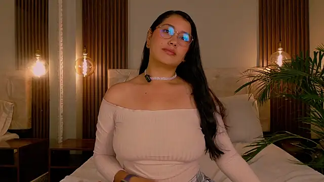 LauraRuiz1 online show from July 19, 3:36 pm