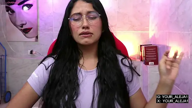 LauraRuiz1 online show from May 16, 1:52 am