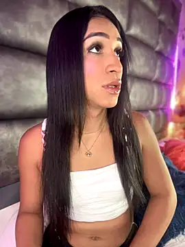 Snapshot of Ashly_Miller chatting on October 14, 8:22 pm Ashly Miller online show from October 14, 8:22 pm