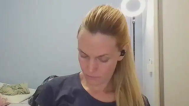 Annylove1 online show from April 30, 7:52 pm