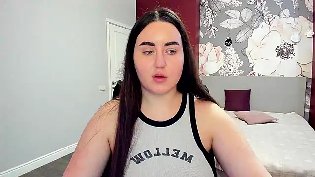 Roxie Bradley online show from February 24, 7:29 am